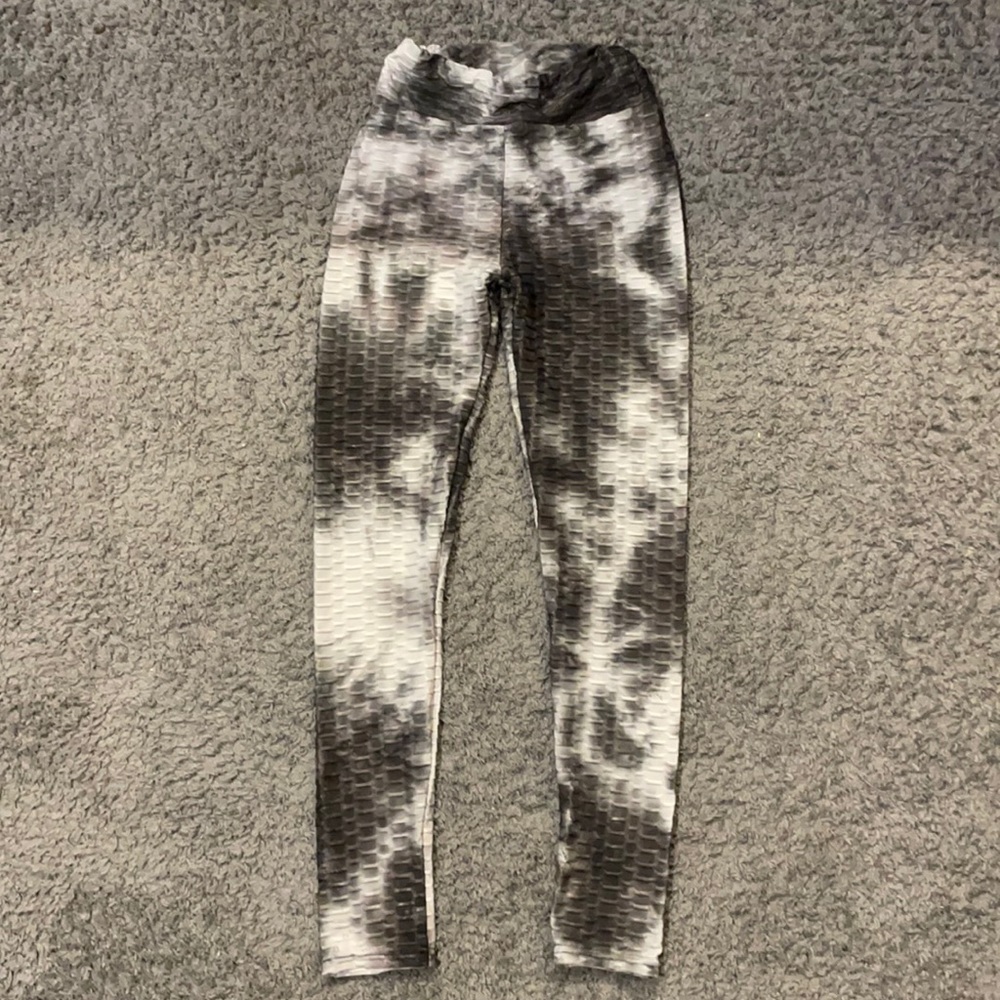 Tie dye scrunch butt leggings